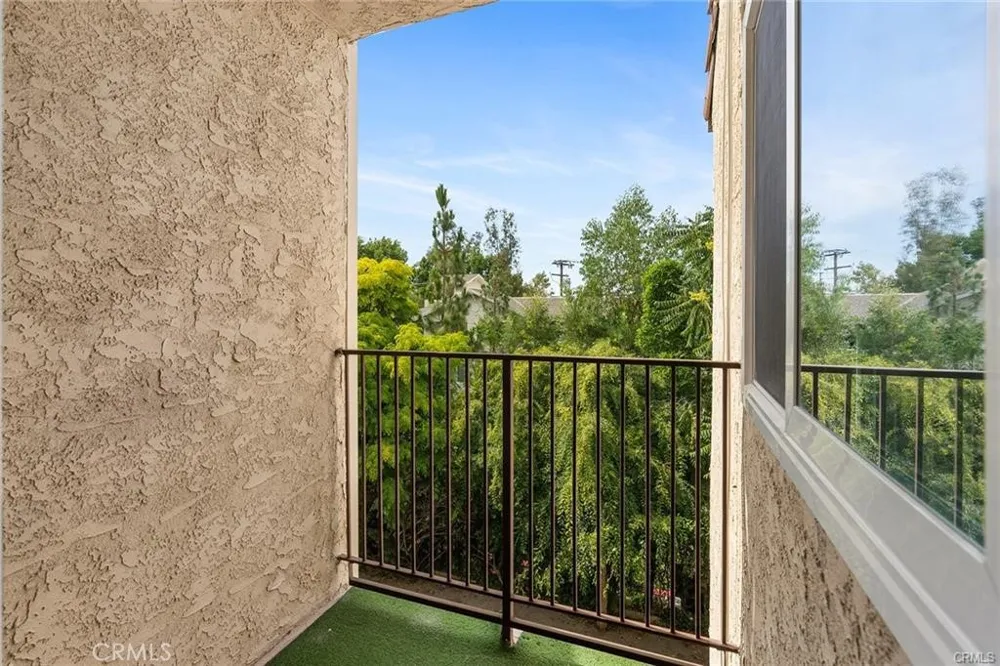 23401 Park Sorrento #34 Calabasas, CA 91302