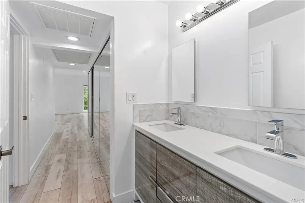23401 Park Sorrento #34 Calabasas, CA 91302