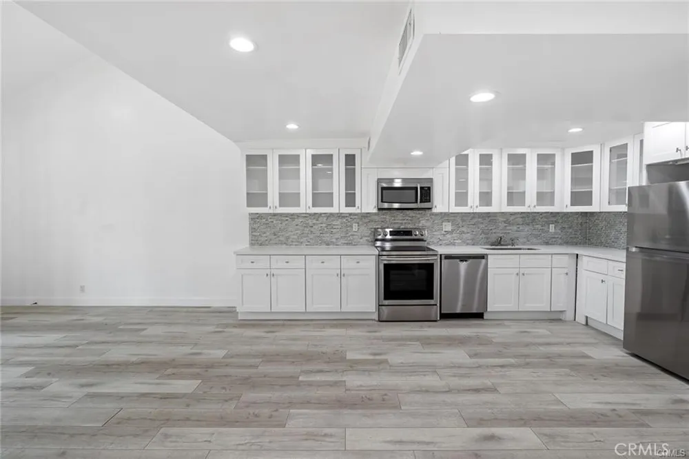 23401 Park Sorrento #34 Calabasas, CA 91302