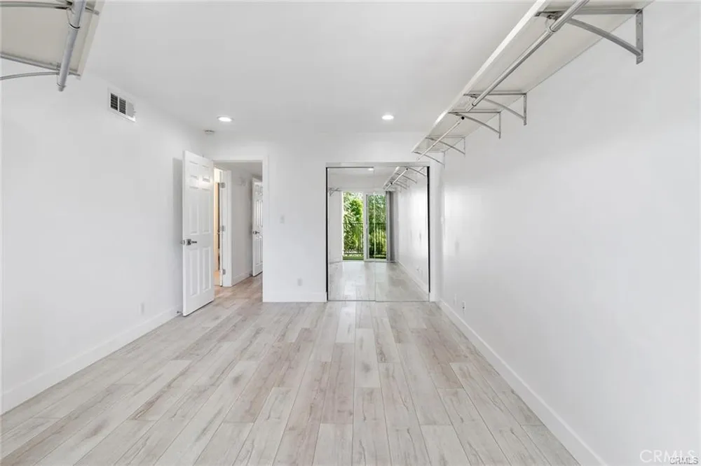 23401 Park Sorrento #34 Calabasas, CA 91302