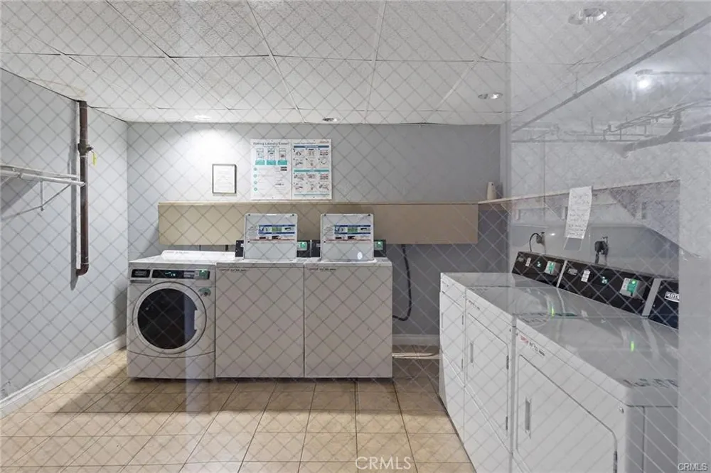 23401 Park Sorrento #34 Calabasas, CA 91302