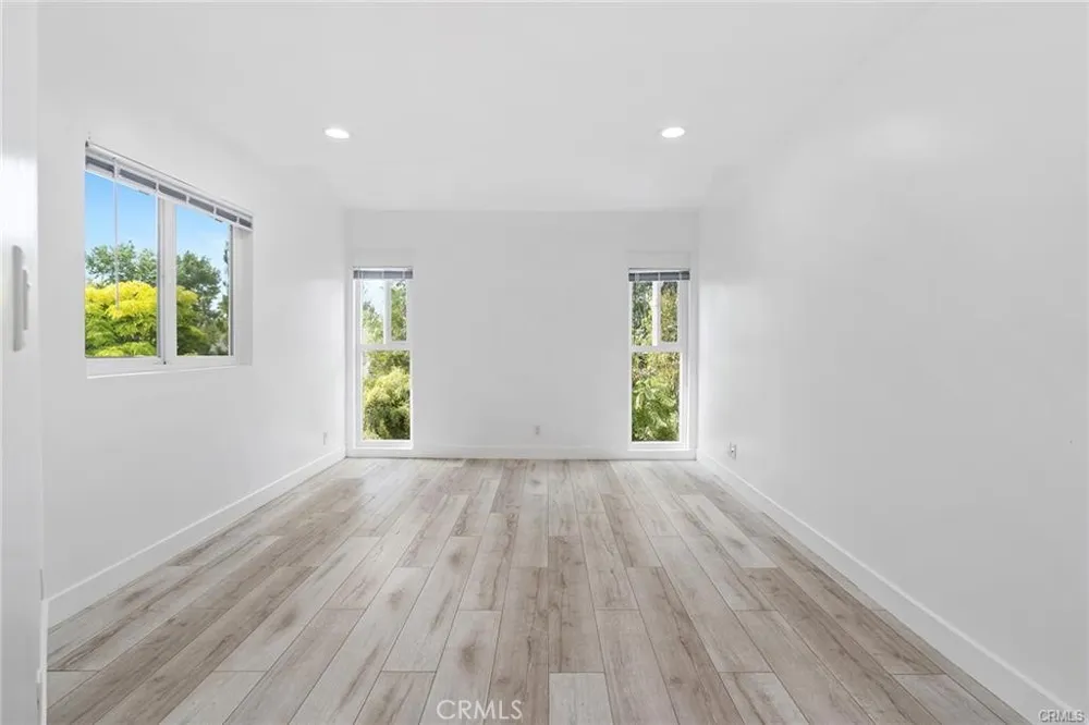 23401 Park Sorrento #34 Calabasas, CA 91302