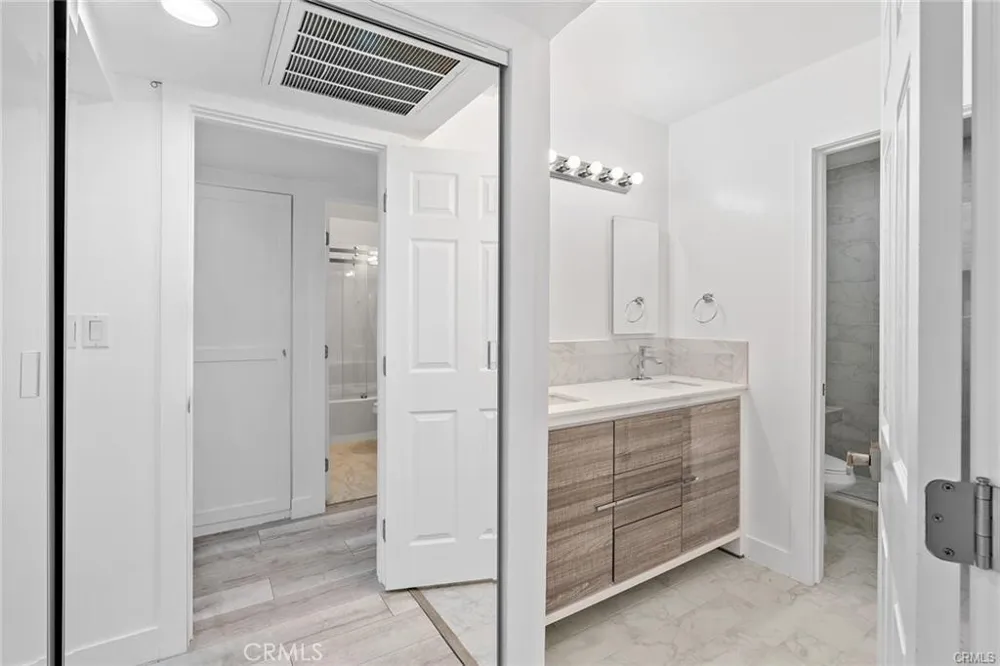 23401 Park Sorrento #34 Calabasas, CA 91302