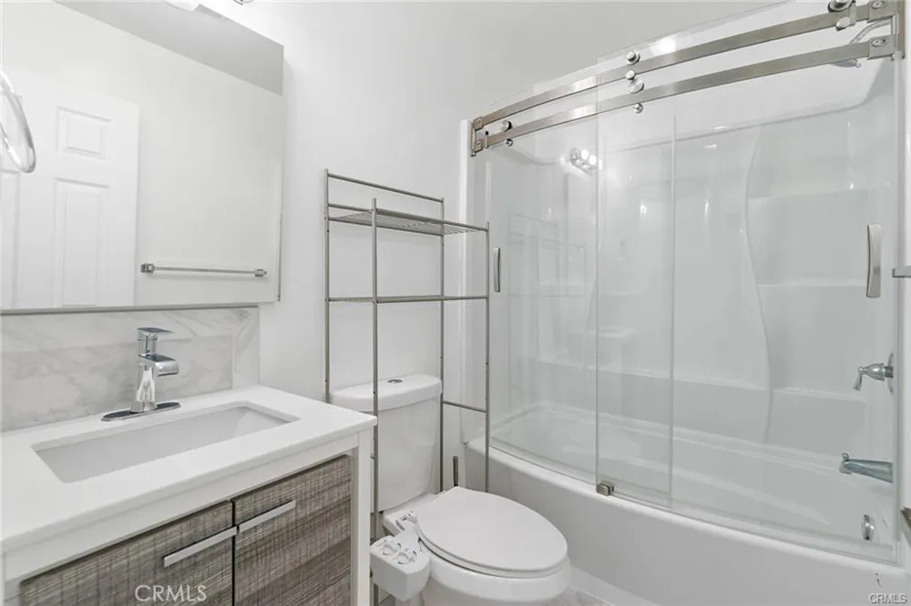 23401 Park Sorrento #34 Calabasas, CA 91302