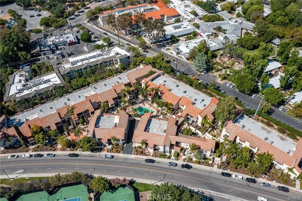 23401 Park Sorrento #34 Calabasas, CA 91302