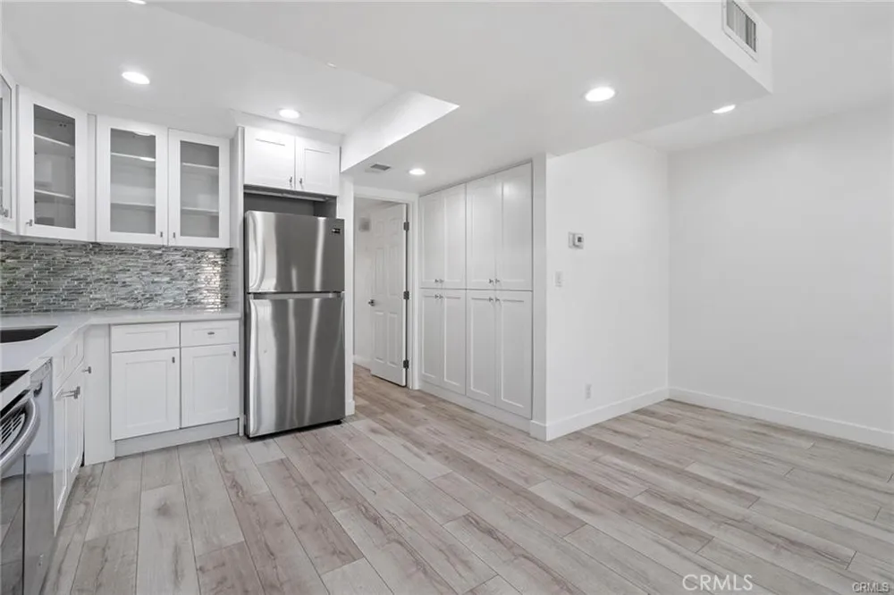 23401 Park Sorrento #34 Calabasas, CA 91302