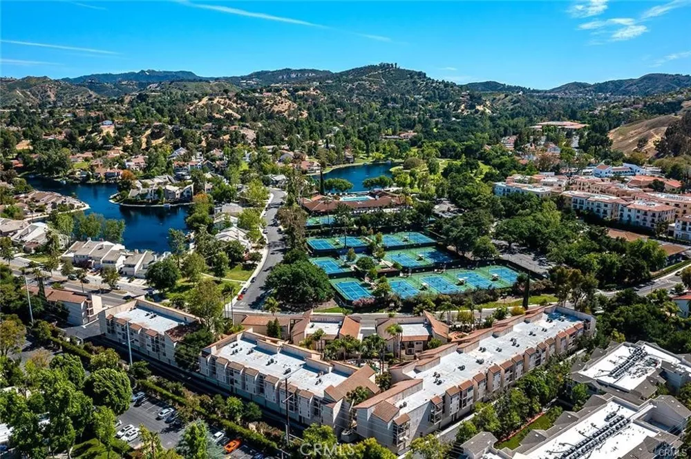 23401 Park Sorrento #34 Calabasas, CA 91302