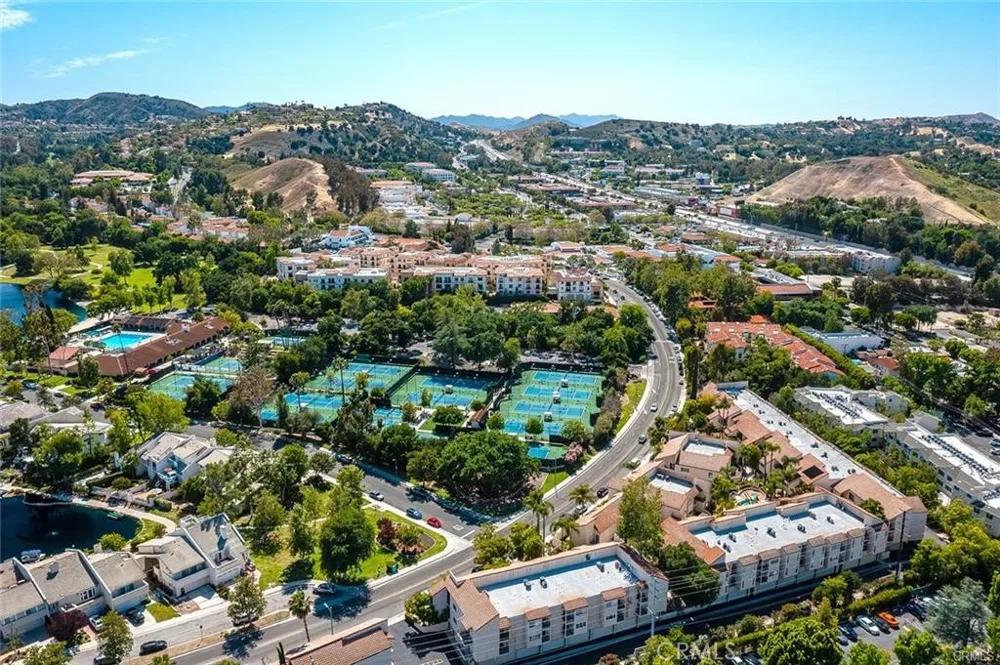 23401 Park Sorrento #34 Calabasas, CA 91302