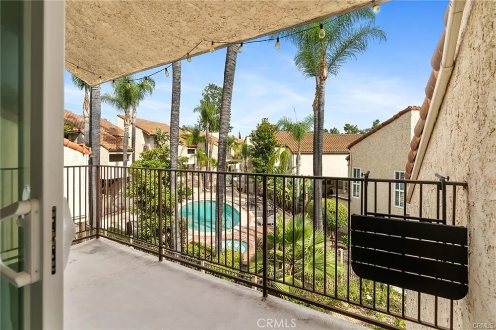 23401 Park Sorrento #34 Calabasas, CA 91302