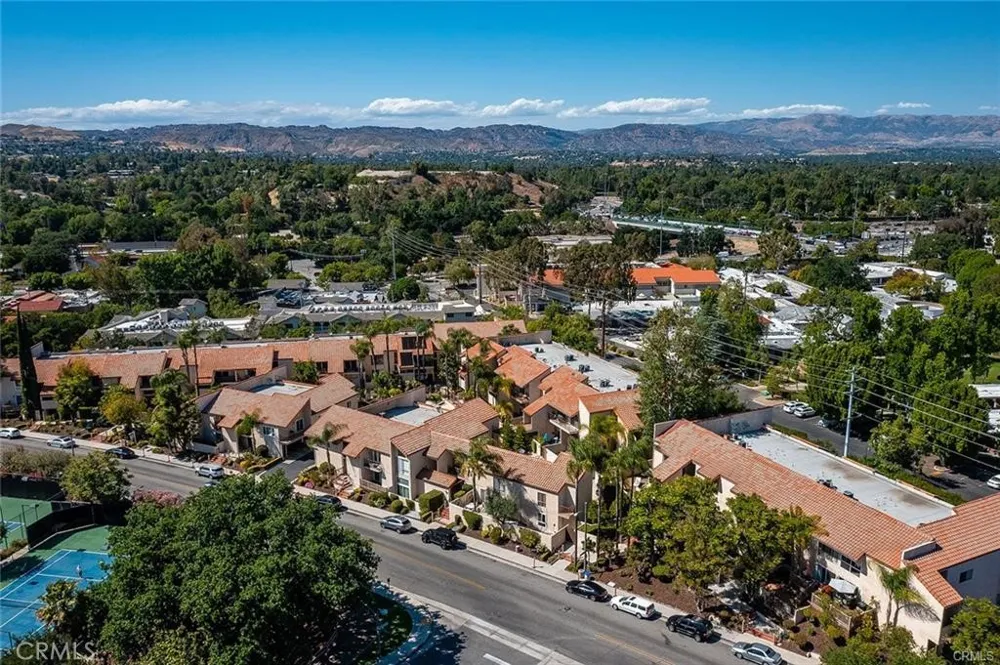23401 Park Sorrento #34 Calabasas, CA 91302
