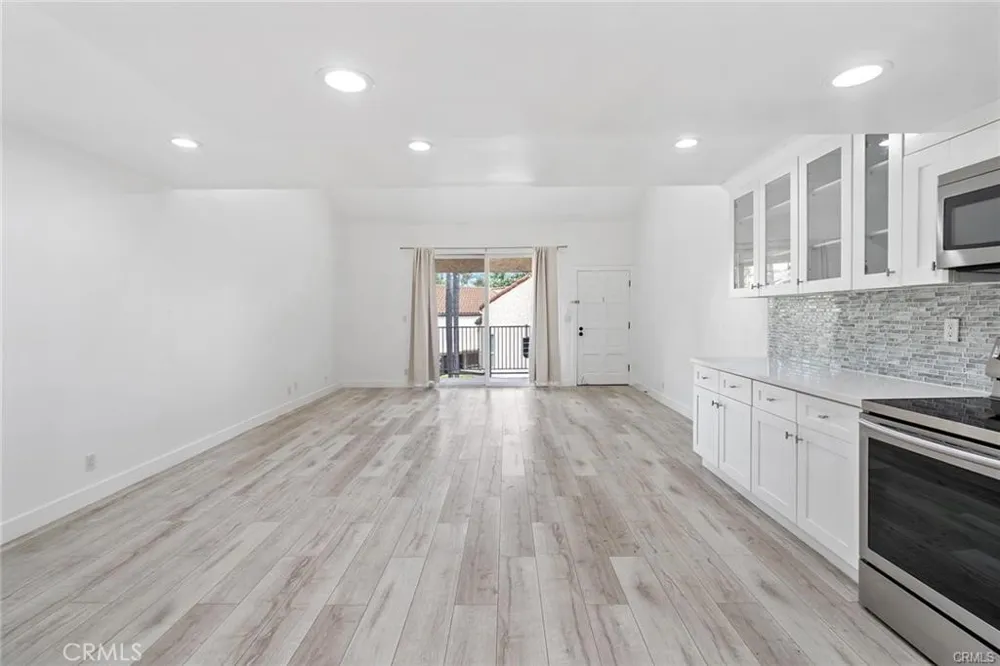 23401 Park Sorrento #34 Calabasas, CA 91302