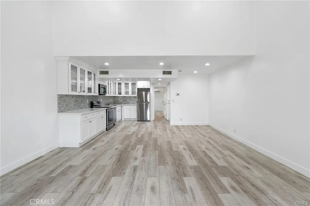 23401 Park Sorrento #34 Calabasas, CA 91302