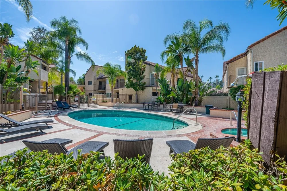 23401 Park Sorrento #34 Calabasas, CA 91302