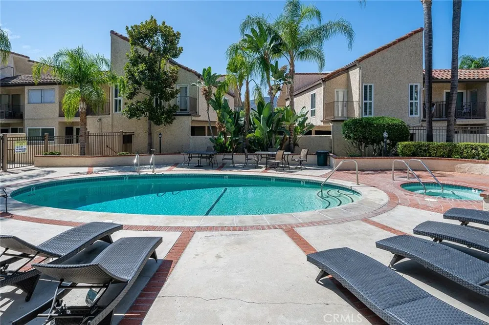 23401 Park Sorrento #34 Calabasas, CA 91302