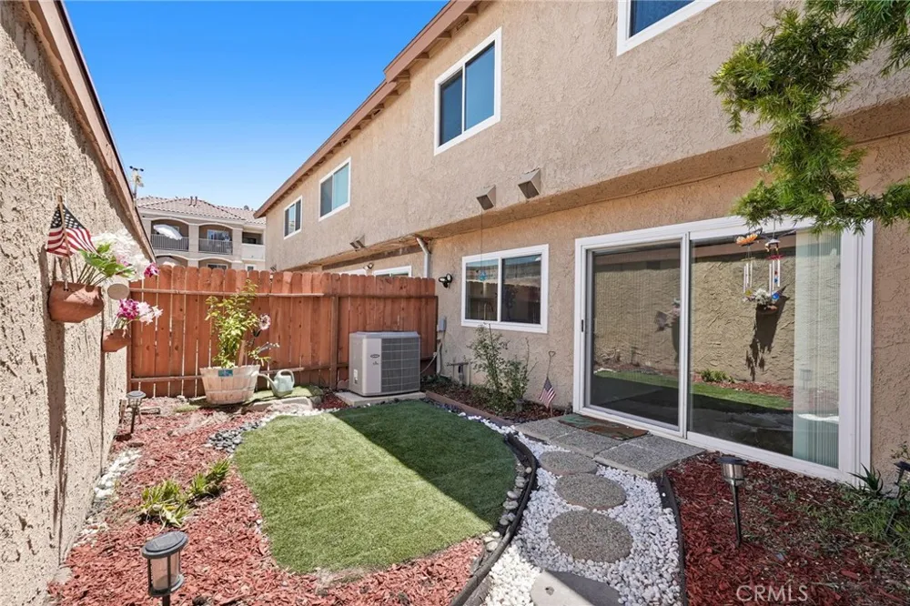 20119 Leadwell Street #3 Winnetka, CA 91306