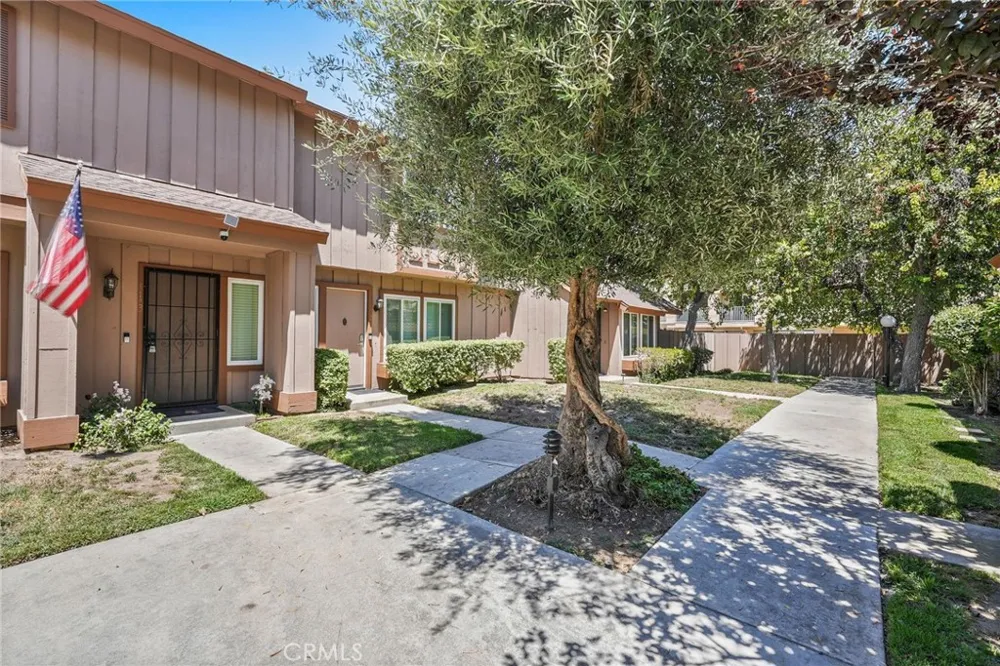 20119 Leadwell Street #3 Winnetka, CA 91306