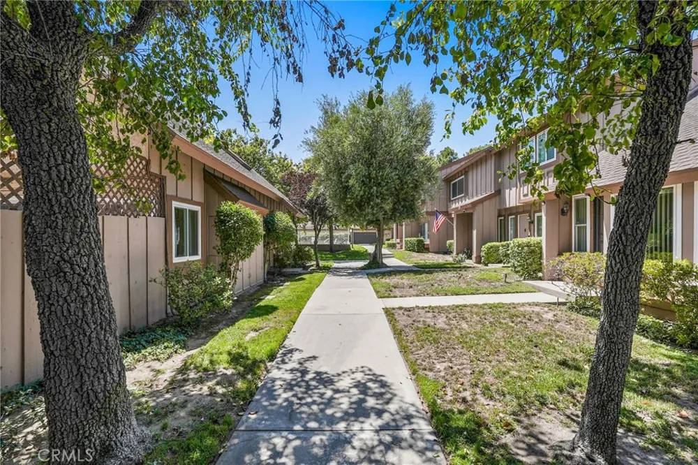20119 Leadwell Street #3 Winnetka, CA 91306