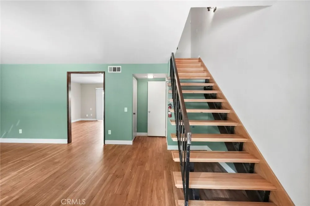 20119 Leadwell Street #3 Winnetka, CA 91306