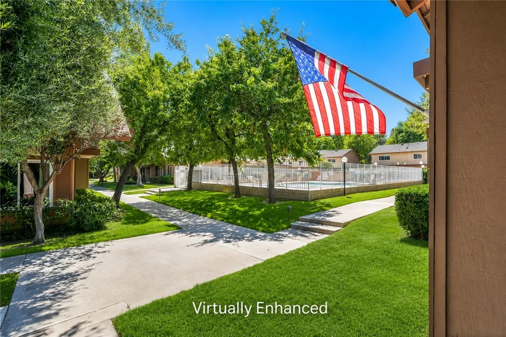 20119 Leadwell Street #3 Winnetka, CA 91306