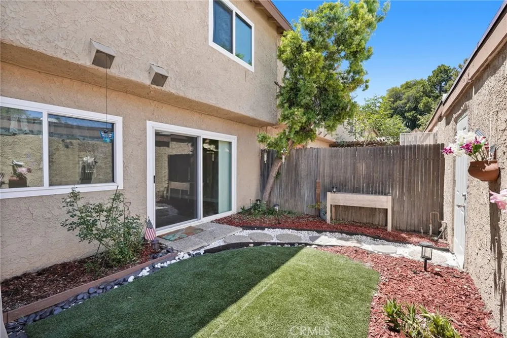 20119 Leadwell Street #3 Winnetka, CA 91306