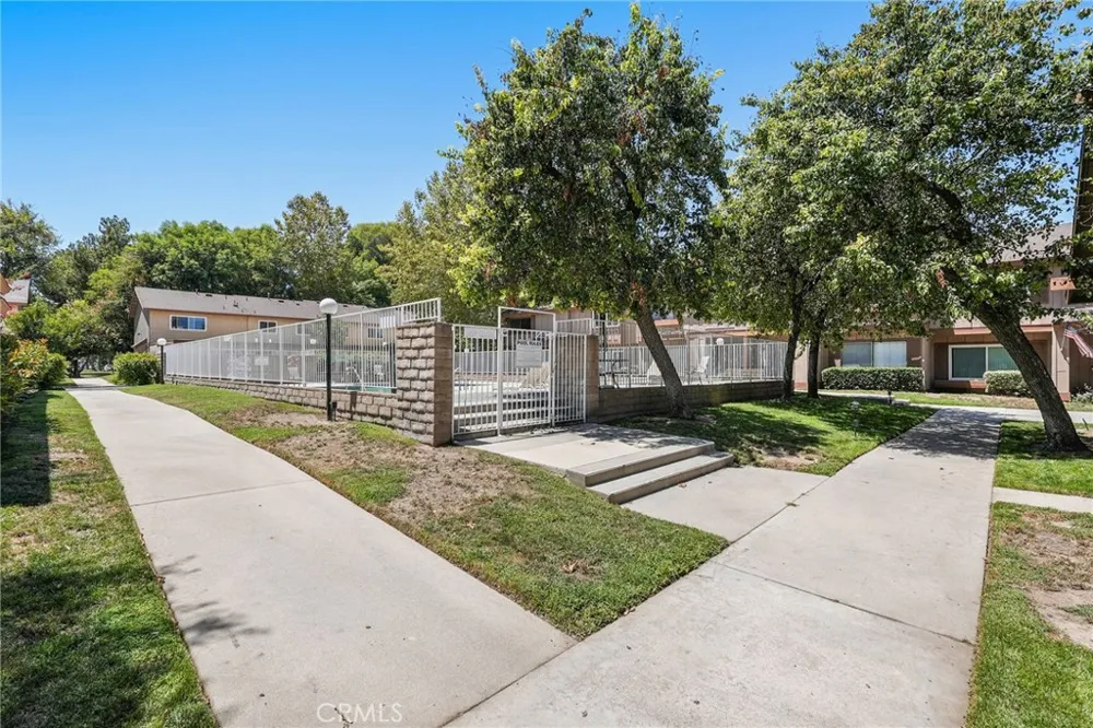 20119 Leadwell Street #3 Winnetka, CA 91306