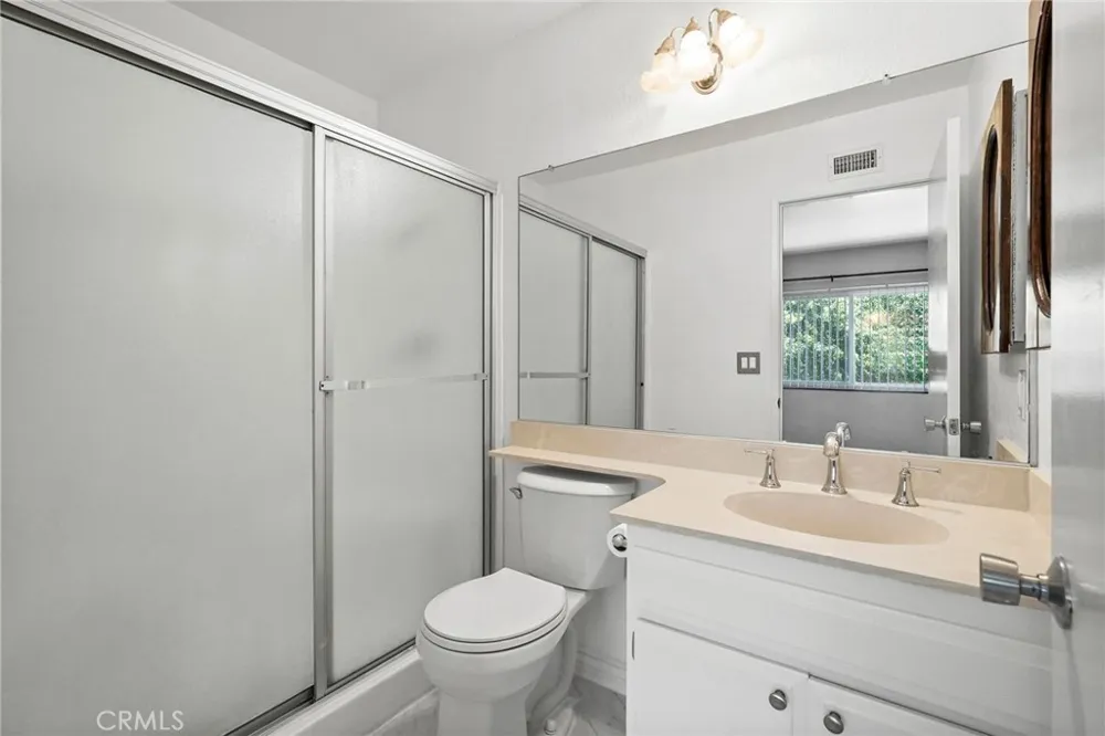 20119 Leadwell Street #3 Winnetka, CA 91306