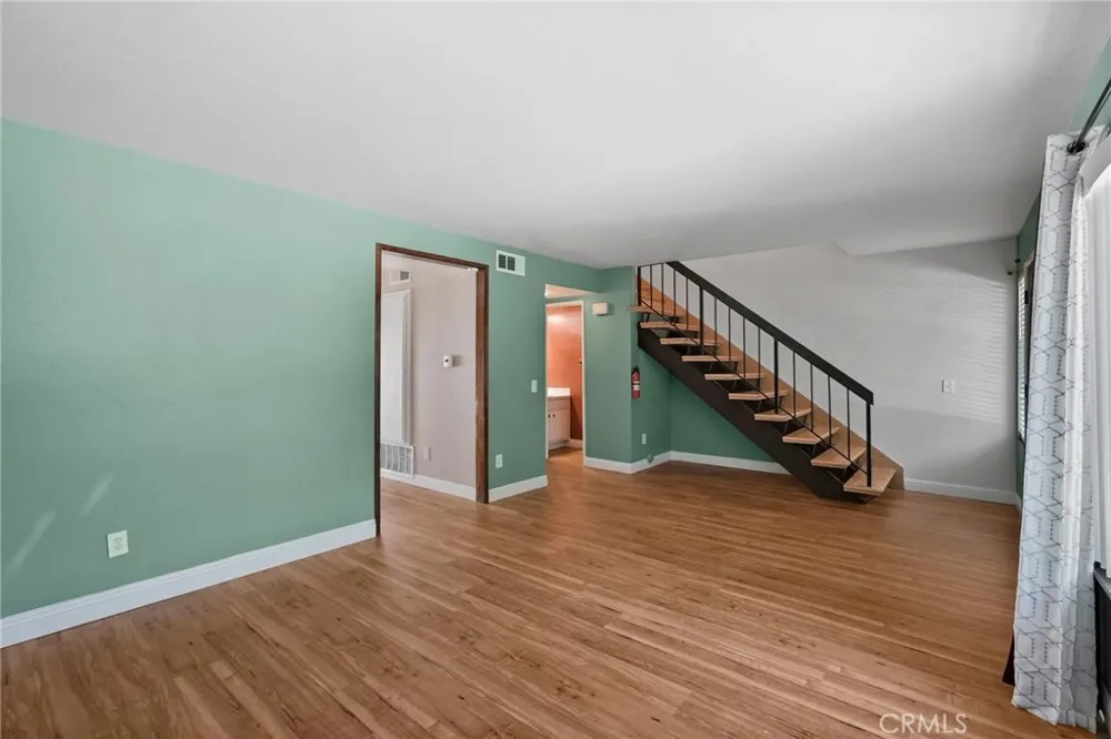 20119 Leadwell Street #3 Winnetka, CA 91306