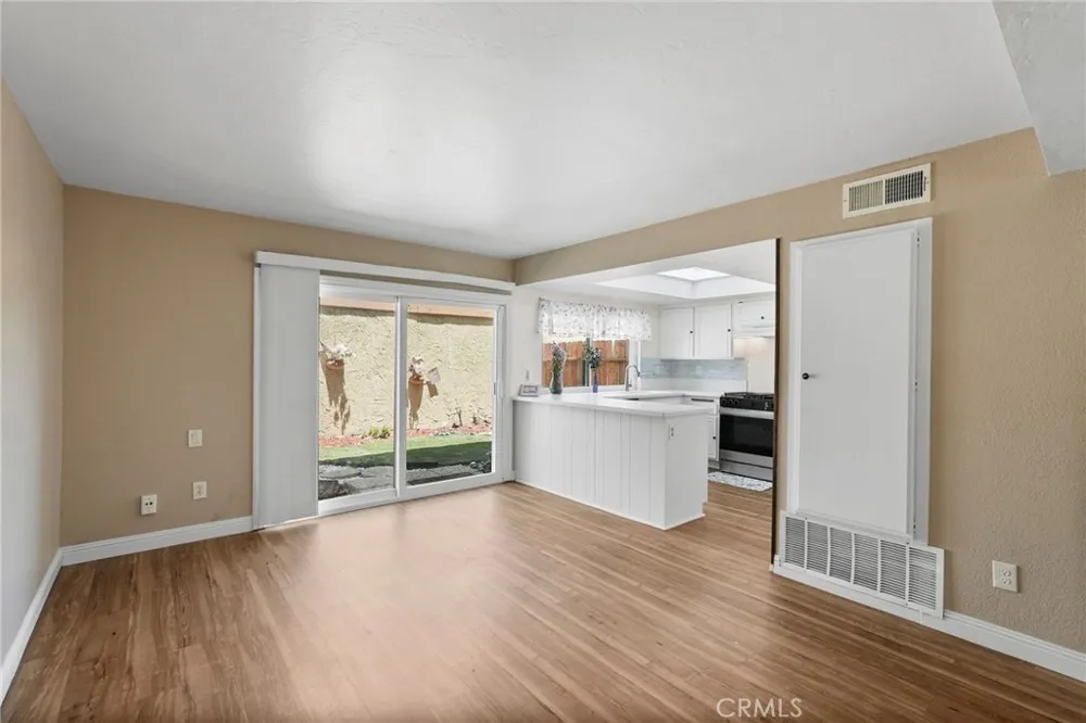 20119 Leadwell Street #3 Winnetka, CA 91306
