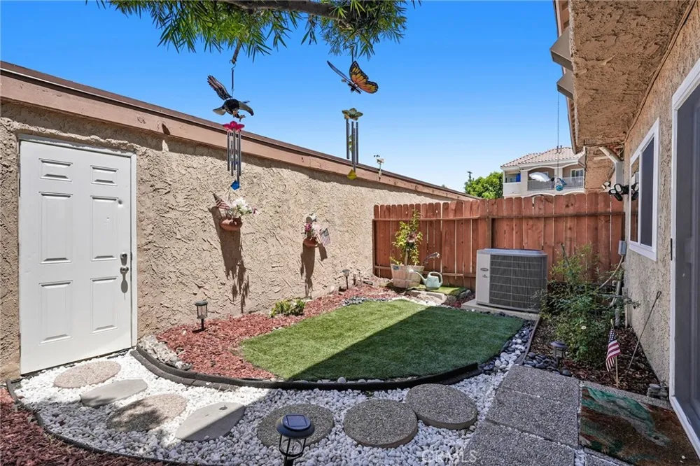 20119 Leadwell Street #3 Winnetka, CA 91306