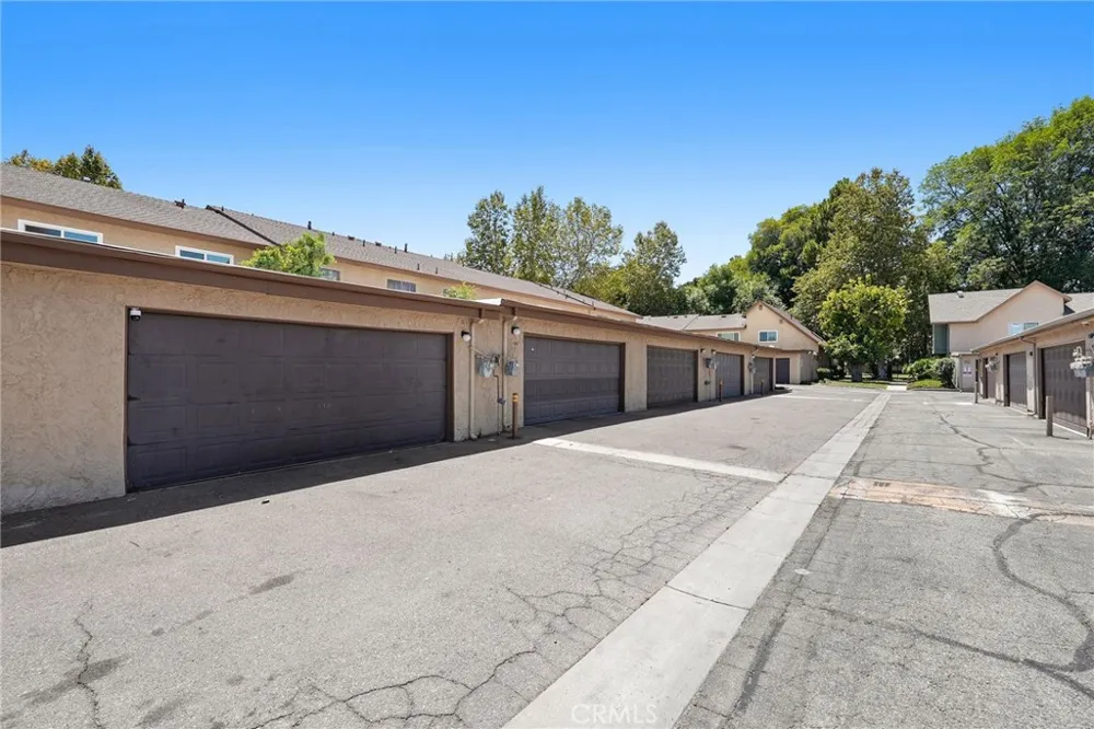 20119 Leadwell Street #3 Winnetka, CA 91306