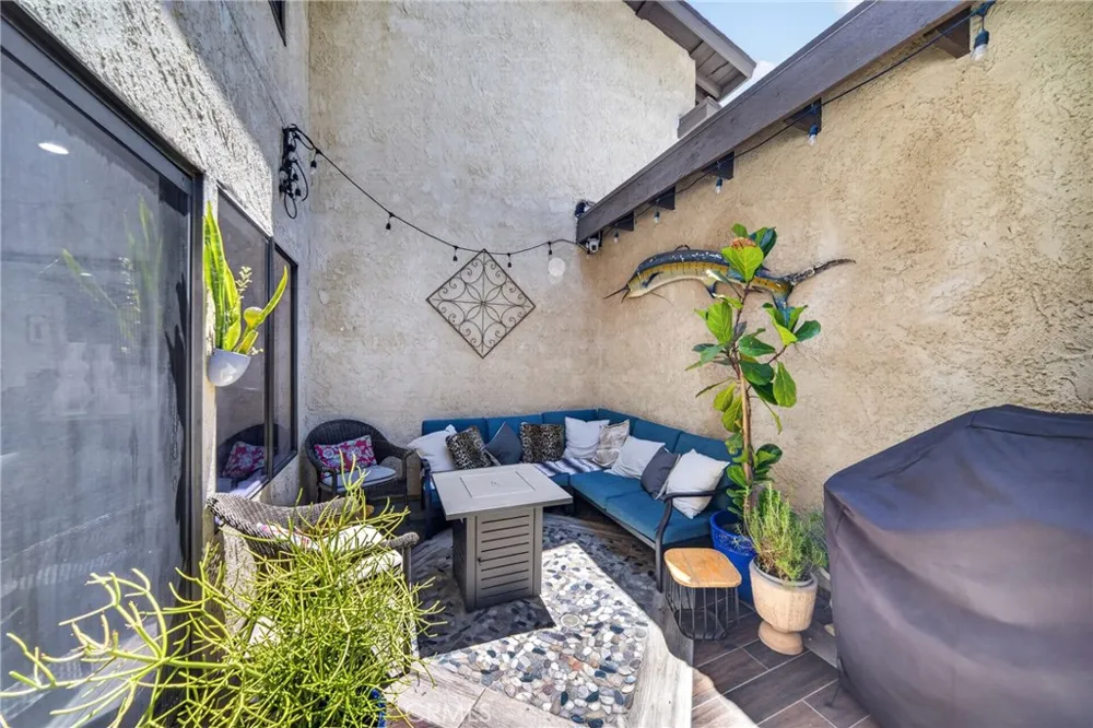 8235 Mason Ave. #C Los Angeles, CA 91306