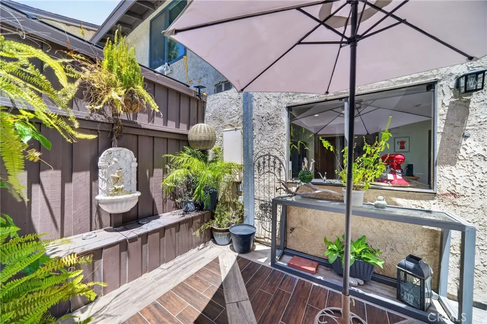 8235 Mason Ave. #C Los Angeles, CA 91306