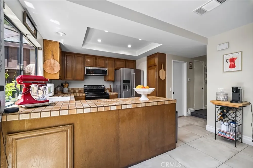 8235 Mason Ave. #C Los Angeles, CA 91306