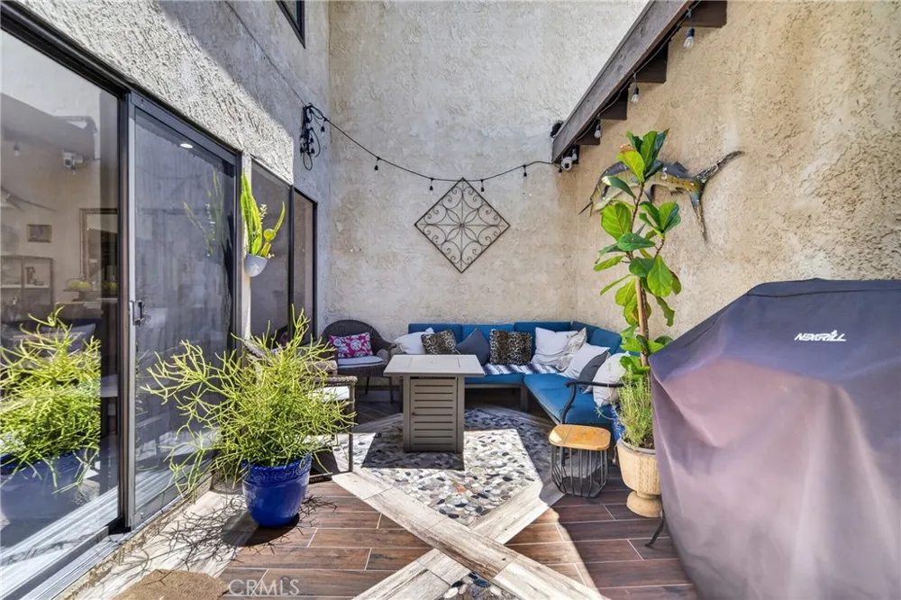 8235 Mason Ave. #C Los Angeles, CA 91306