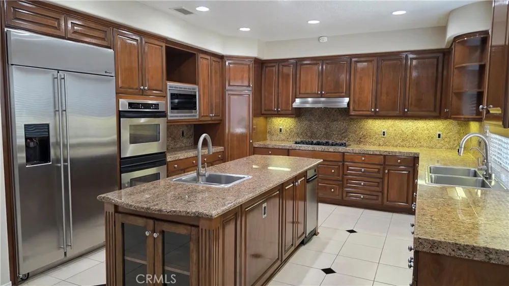 20421 Via Medici Northridge, CA 91326