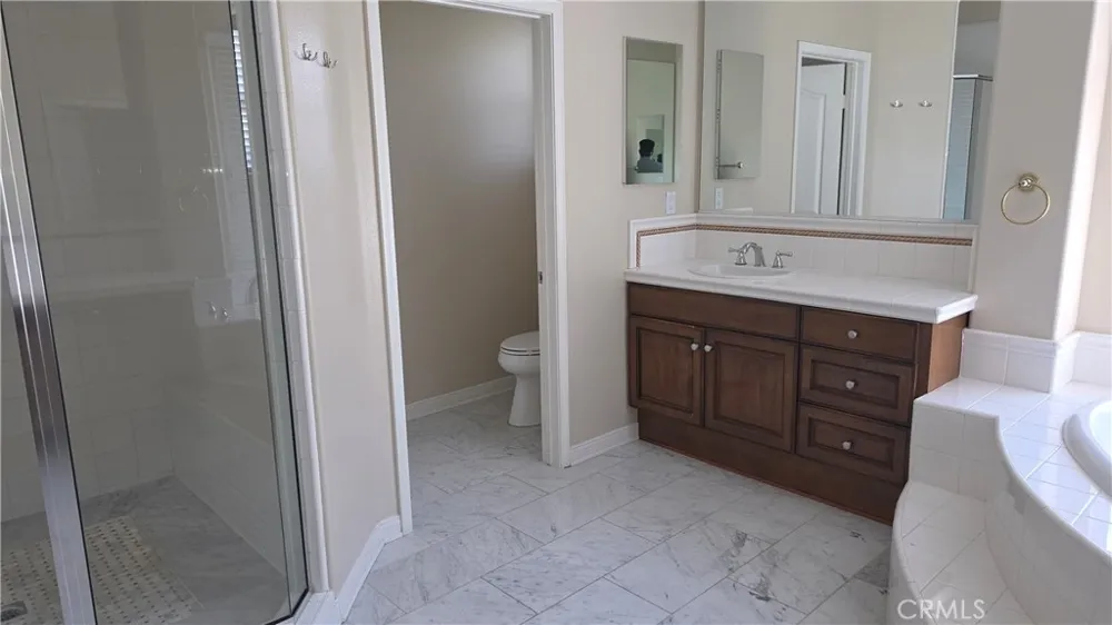 20421 Via Medici Northridge, CA 91326