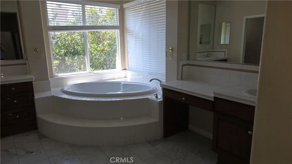 20421 Via Medici Northridge, CA 91326