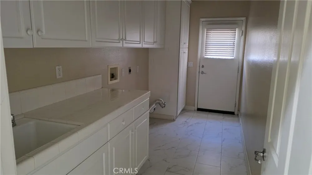 20421 Via Medici Northridge, CA 91326