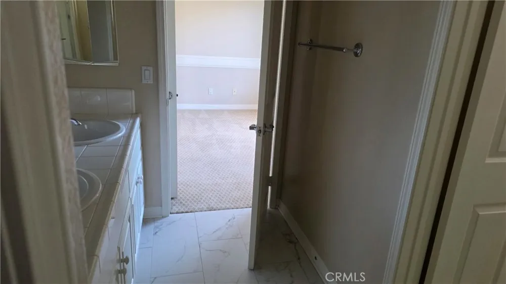 20421 Via Medici Northridge, CA 91326