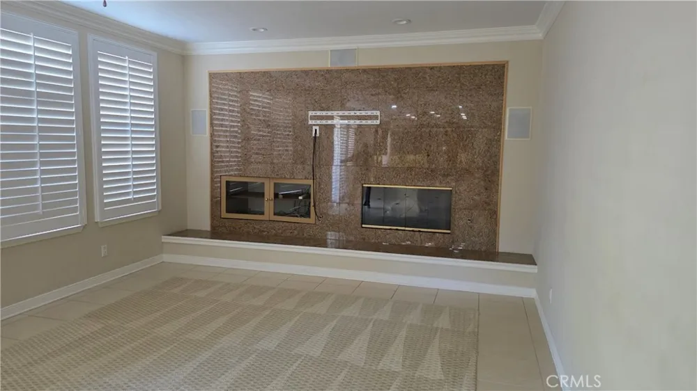 20421 Via Medici Northridge, CA 91326