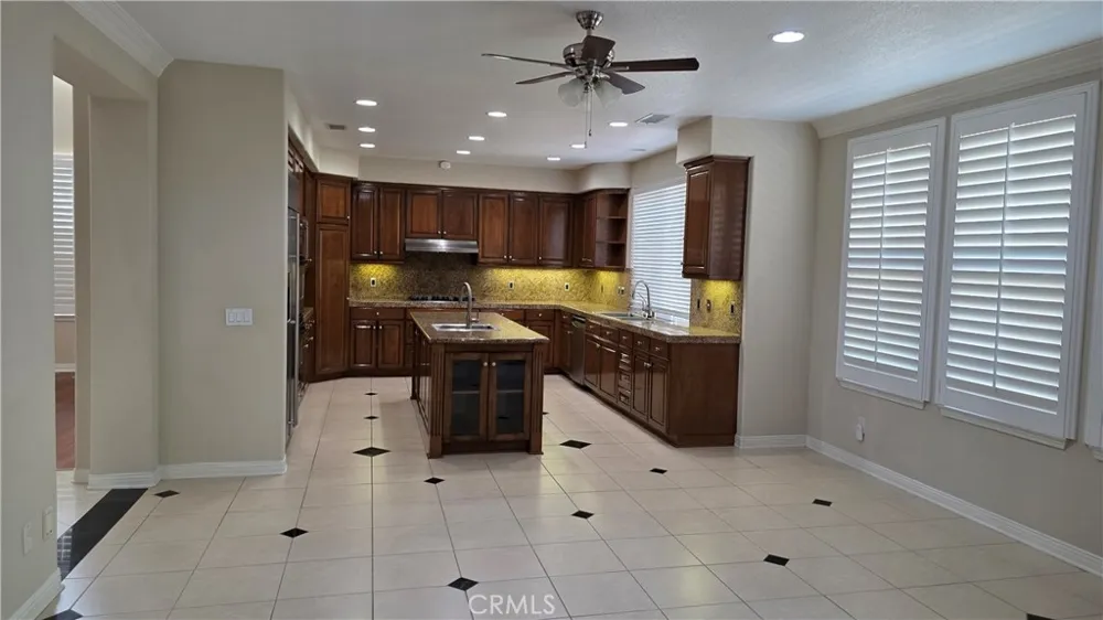 20421 Via Medici Northridge, CA 91326