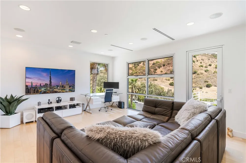 71 Coolwater Road Bell Canyon, CA 91307