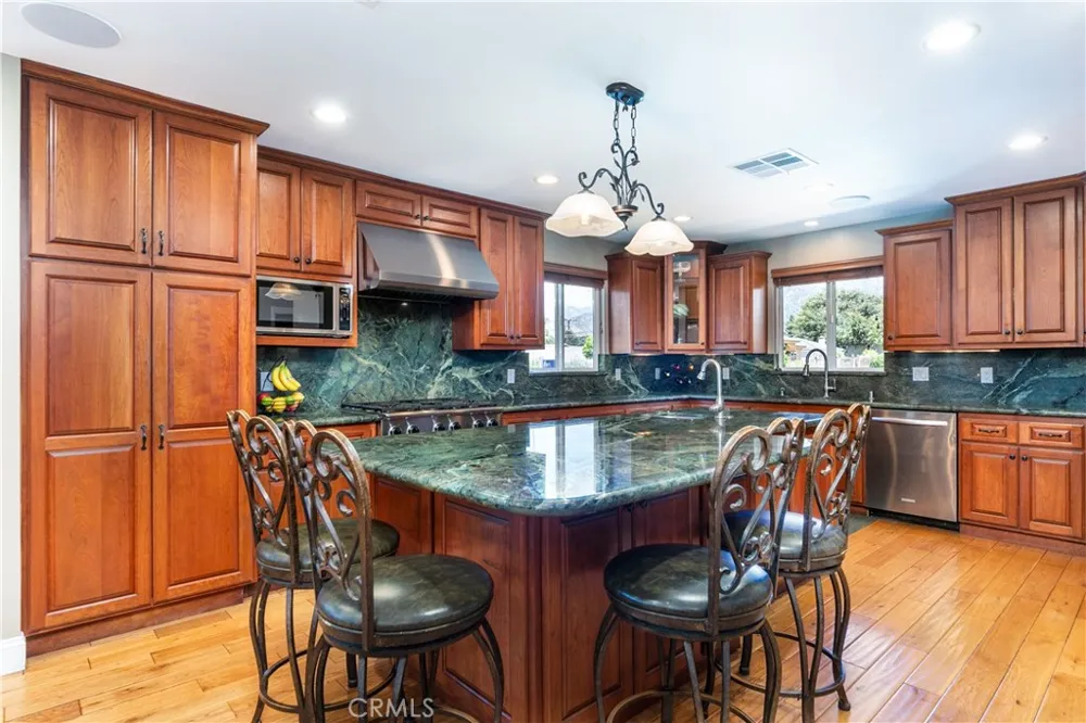10159 Parr Avenue Sunland, CA 91040