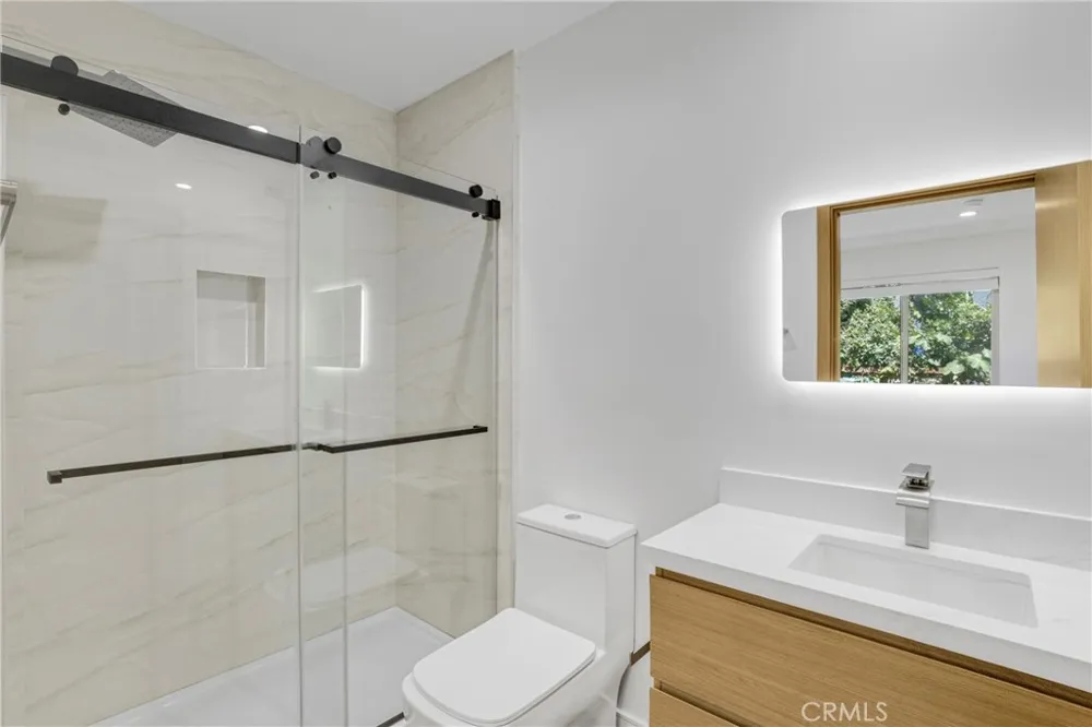 4851 Woodman Avenue Sherman Oaks, CA 91423
