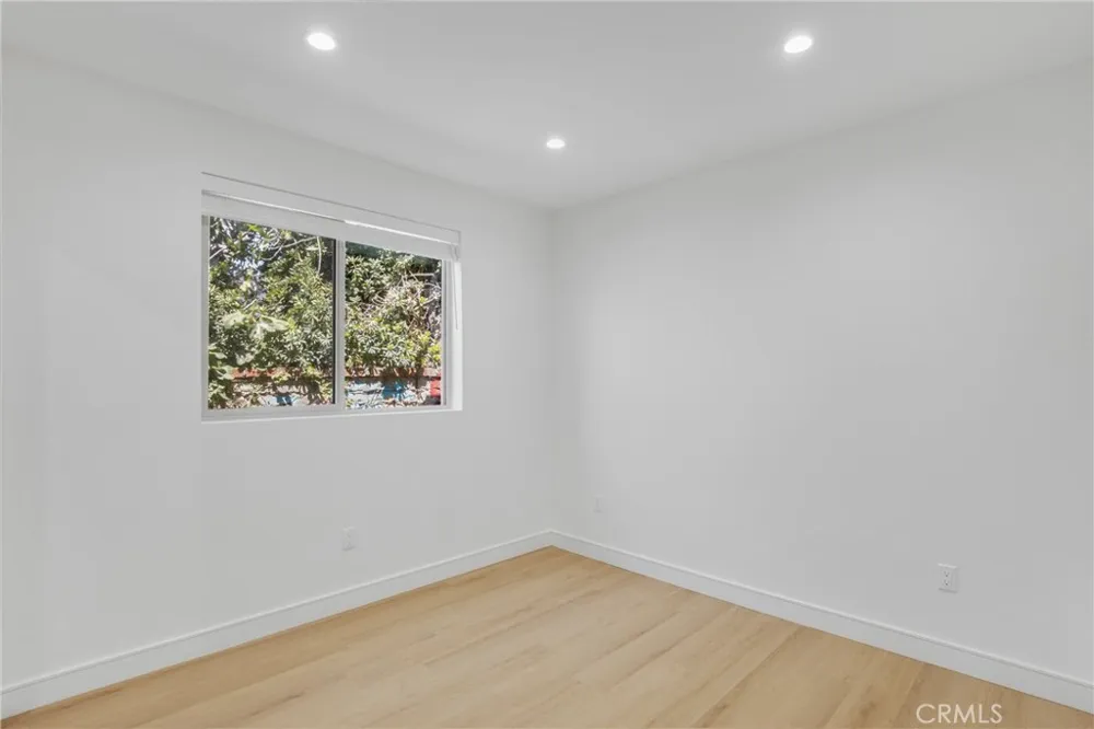 4851 Woodman Avenue Sherman Oaks, CA 91423