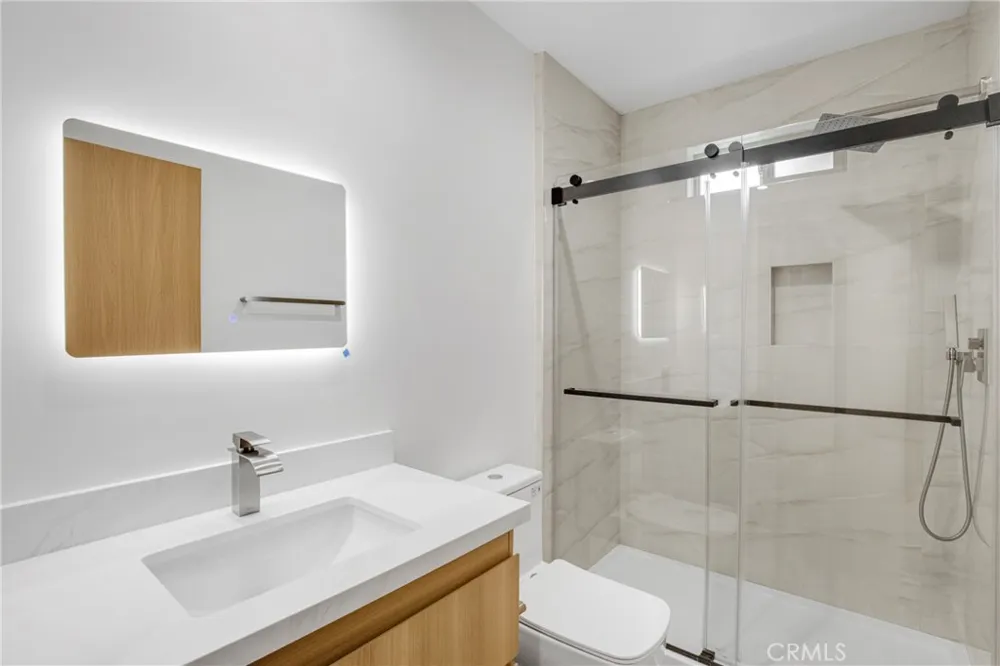 4851 Woodman Avenue Sherman Oaks, CA 91423