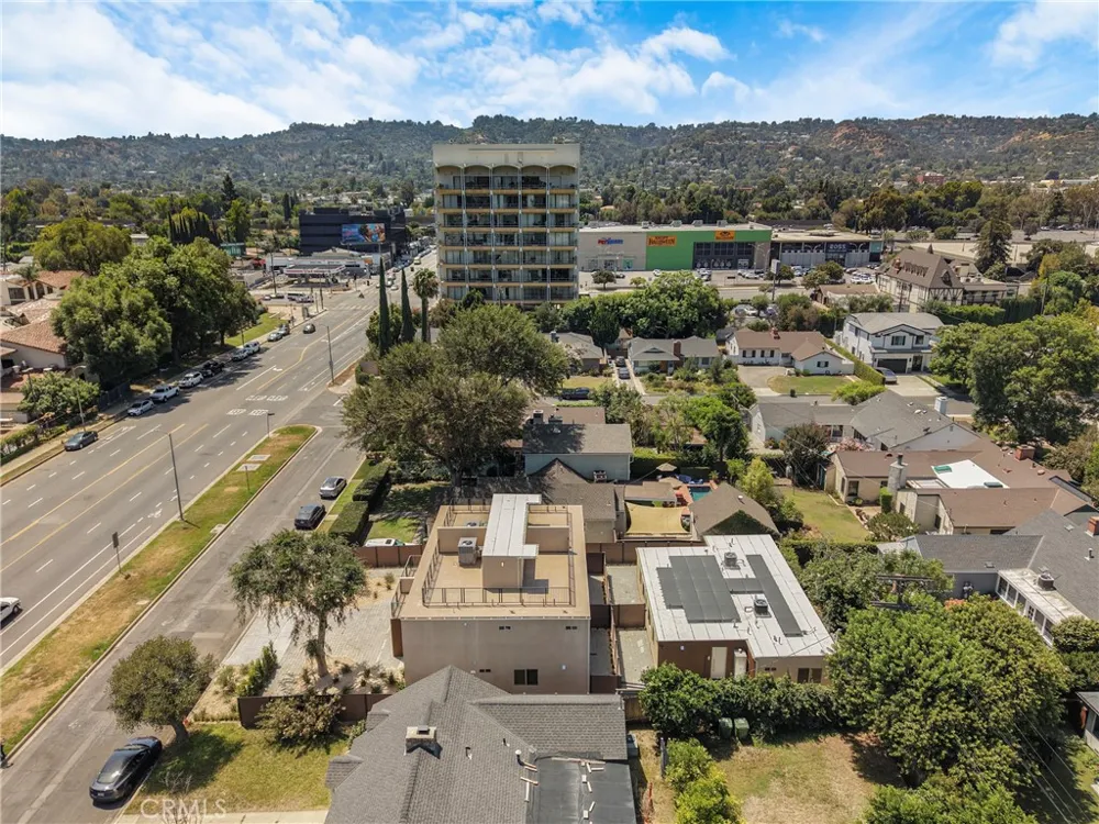4851 Woodman Avenue Sherman Oaks, CA 91423