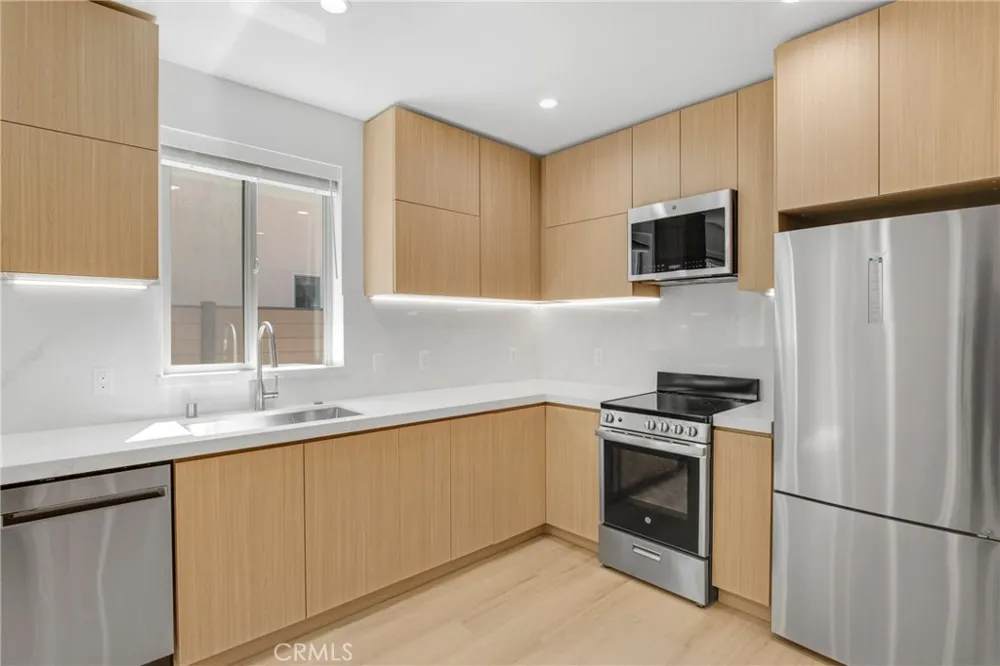 4851 Woodman Avenue Sherman Oaks, CA 91423