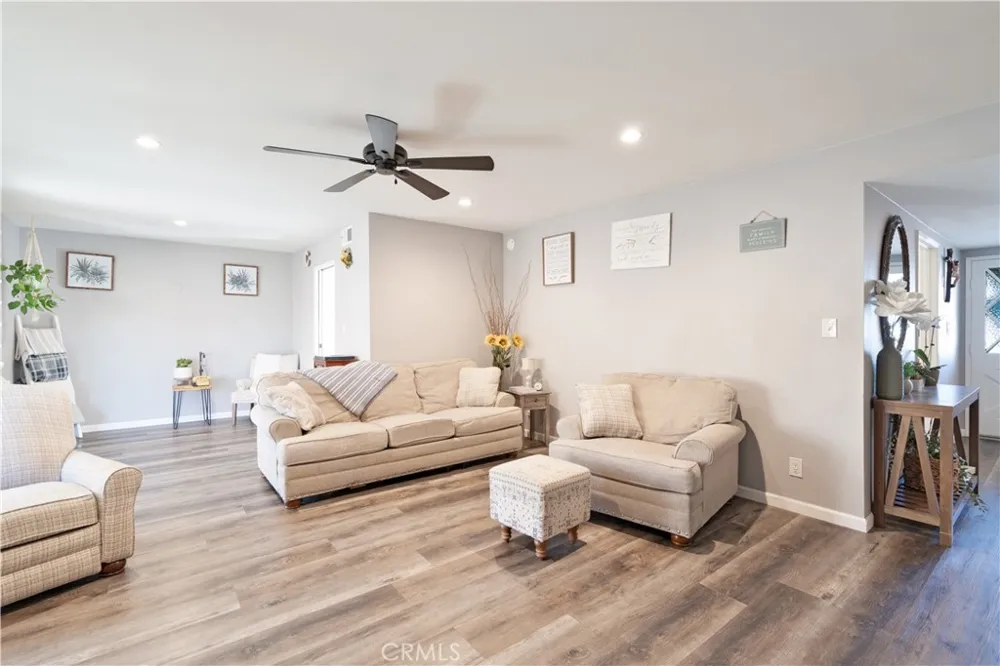 6155 Goshen Avenue Simi Valley, CA 93063