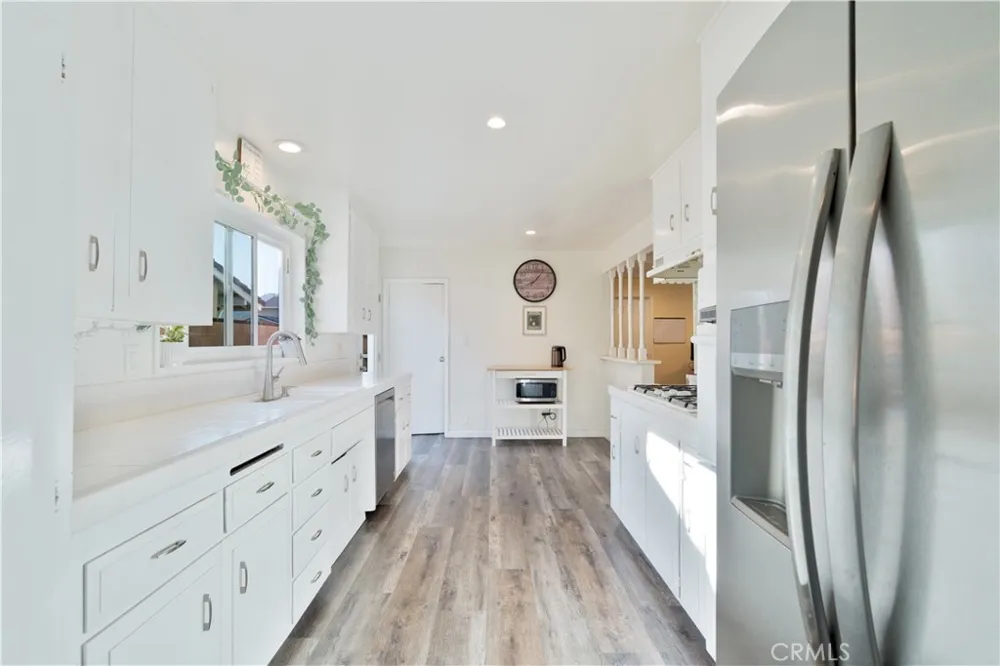 6155 Goshen Avenue Simi Valley, CA 93063